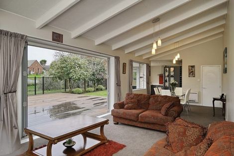 Photo of property in 1 Esher Place, Saint Martins, Christchurch, 8022