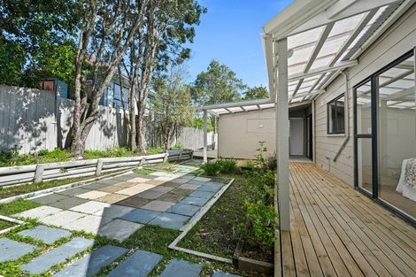 Photo of property in 9 Sungrove Rise, Sunnyvale, Auckland, 0612