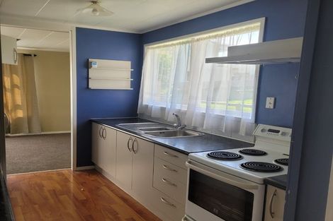 Photo of property in 15 Craigbank Avenue, New Lynn, Auckland, 0600