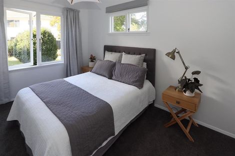 Photo of property in 1 Pah Road, Kawaha Point, Rotorua, 3010