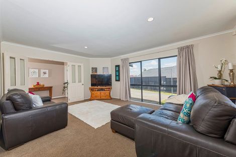 Photo of property in 12 Reybert Place, Massey, Auckland, 0614