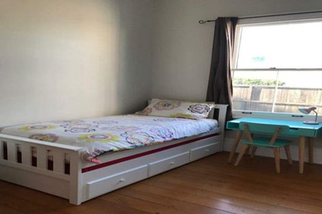Photo of property in 20 Sulphur Beach Road, Northcote Point, Auckland, 0627