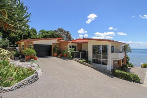 Photo of property in 16a Crispe Road, Clarks Beach, 2122