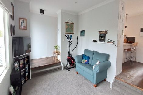 Photo of property in 15 Mile Place, Henderson, Auckland, 0612