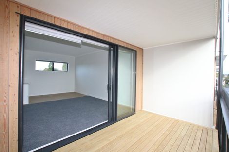 Photo of property in 6/5 Peachgrove Road, Te Atatu Peninsula, Auckland, 0610