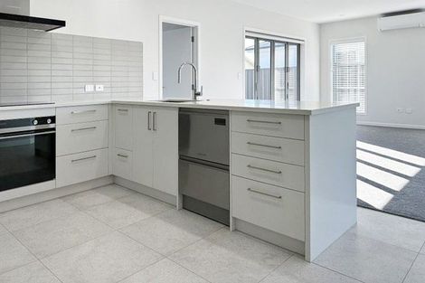 Photo of property in 17 George Yee Place, Taradale, 4112