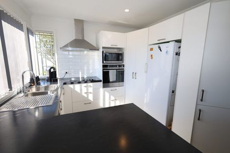 Photo of property in 2 Bill Miller Drive, Papamoa, 3118