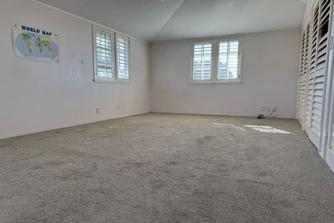 Photo of property in 115 Pupuke Road, Northcote, Auckland, 0627