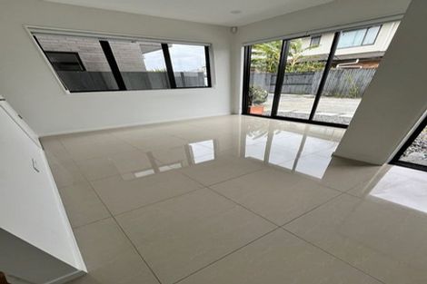 Photo of property in 28 Tiraumea Drive, Pakuranga, Auckland, 2010