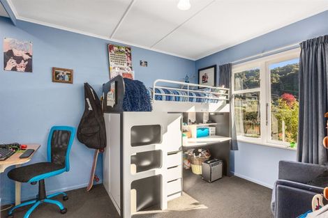 Photo of property in 27 Gardiner Grove, Wainuiomata, Lower Hutt, 5014