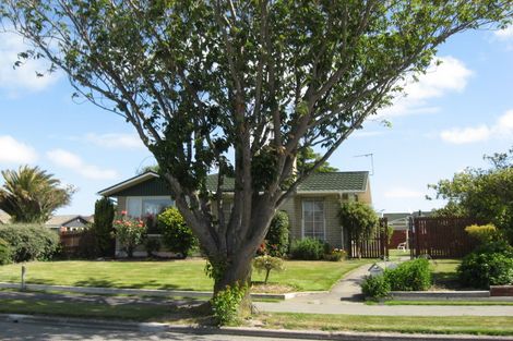 Photo of property in 11 Talltree Avenue, Avonhead, Christchurch, 8042