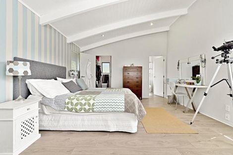 Photo of property in 15b Melandra Road, Stanmore Bay, Whangaparaoa, 0932