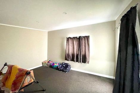 Photo of property in 77 Woodglen Road, Glen Eden, Auckland, 0602