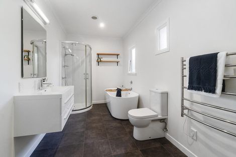 Photo of property in 1/38 Eastglen Road, Glen Eden, Auckland, 0602