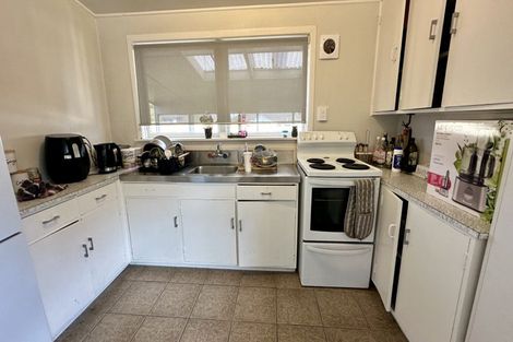 Photo of property in 81 Edmonton Road, Henderson, Auckland, 0612