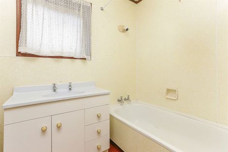 Photo of property in 1/20 Flavia Close, Torbay, Auckland, 0630