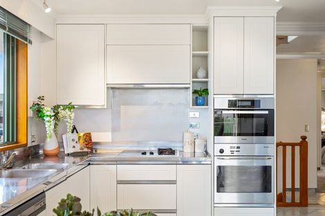 Photo of property in 10 Sunset Road, Unsworth Heights, Auckland, 0632