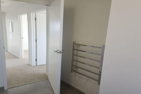 Photo of property in 16 Dorothy Thorpe Way, New Lynn, 0600