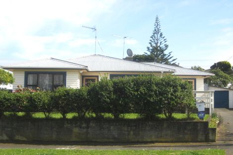 Photo of property in 21 Rospeath Crescent, Spotswood, New Plymouth, 4310
