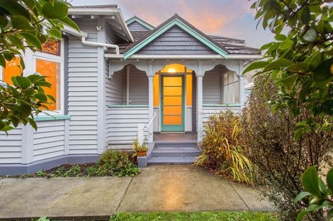 Photo of property in 18 Sandwich Road, Beckenham, Christchurch, 8023