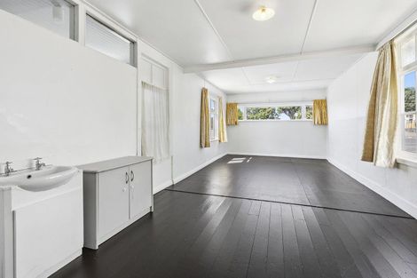 Photo of property in 22 Reef Street, Island Bay, Wellington, 6023