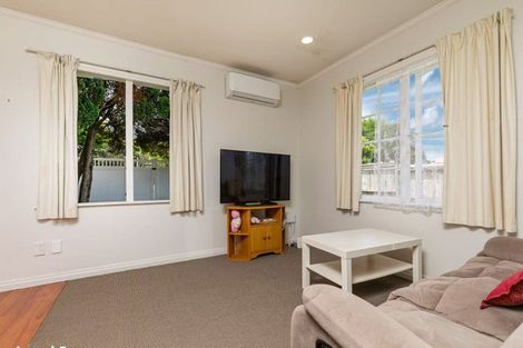 Photo of property in 1 Miltonia Avenue, Te Atatu South, Auckland, 0610