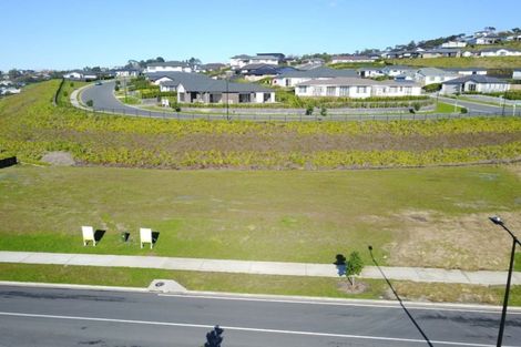 Photo of property in 117 Karepiro Drive, Stanmore Bay, Whangaparaoa, 0932