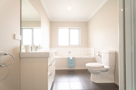 Photo of property in 25 Mauldeth Terrace, Churton Park, Wellington, 6037