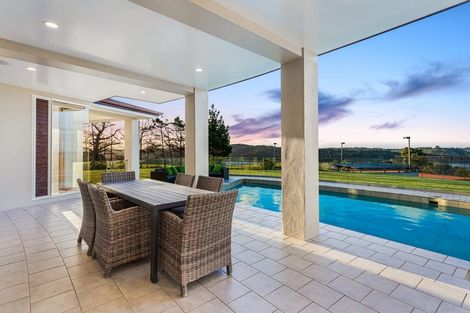 Photo of property in 189 Vaughans Road, Okura, Albany, 0792