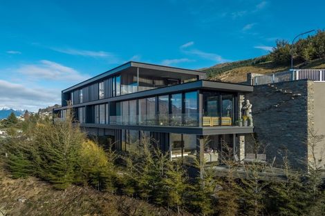 Photo of property in 1 Highlands Close, Queenstown, 9300