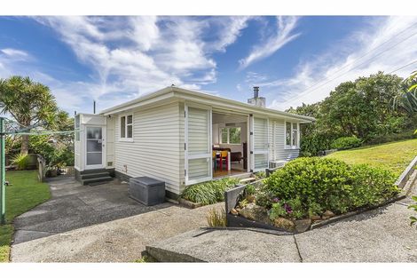 Photo of property in 69 Salford Street, Newlands, Wellington, 6037