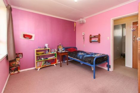 Photo of property in 46 Tarata Road, Inglewood, 4387