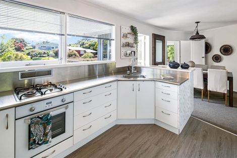 Photo of property in 1 Goddard Grove, Churton Park, Wellington, 6037