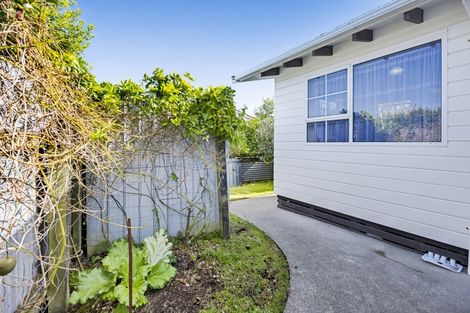 Photo of property in 8a Grant Vc Street, Hawera, 4610