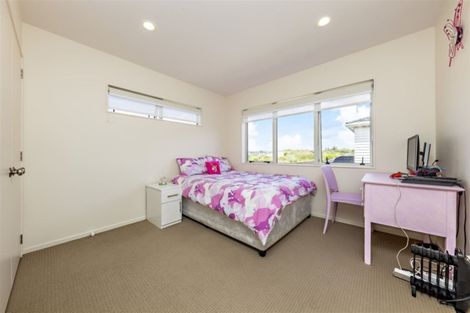 Photo of property in 99 Bayvista Drive, Karaka, Papakura, 2113