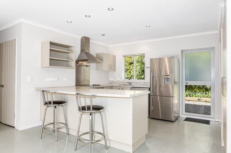 Photo of property in 41-43 Greenaway Road, Waikanae, 5036