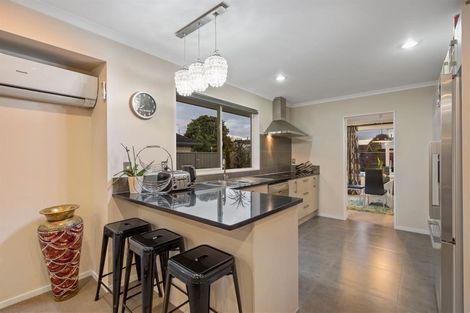 Photo of property in 28 Erceg Way, Rosehill, Papakura, 2113