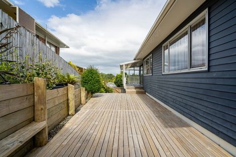 Photo of property in 52 Ayton Drive, Totara Vale, Auckland, 0629
