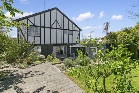 Photo of property in 104 Manhattan Heights, Glendene, Auckland, 0602