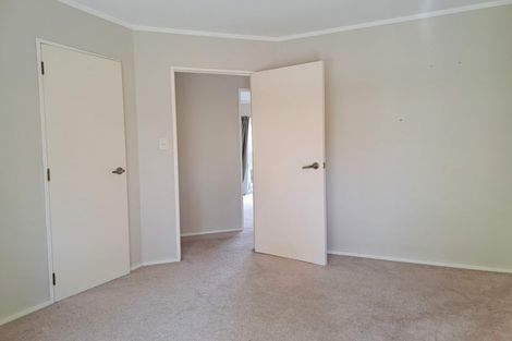 Photo of property in 9 Harbour Lights Close, West Harbour, Auckland, 0618