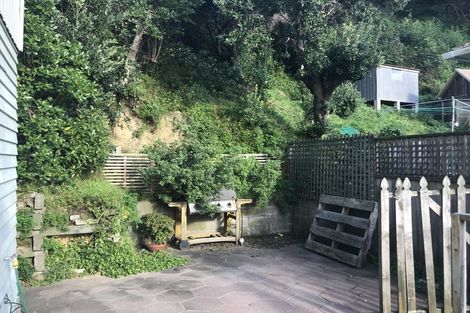 Photo of property in 41 Hungerford Road, Lyall Bay, Wellington, 6022