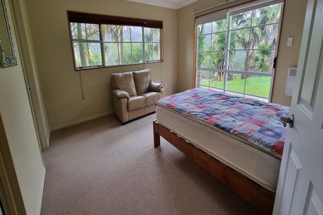 Photo of property in 11 Cobblestone Lane, Hillcrest, Auckland, 0627