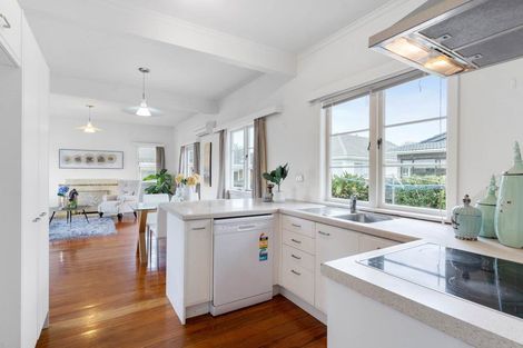 Photo of property in 61 Lyons Avenue, Murrays Bay, Auckland, 0630
