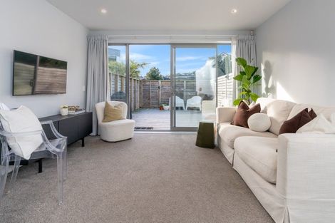 Photo of property in 13/2u Stone Street, Miramar, Wellington, 6022