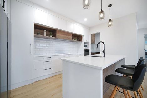 Photo of property in 7 Tautoru Avenue, Orewa, 0931