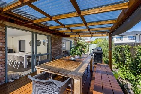 Photo of property in 2a Renata Crescent, Te Atatu Peninsula, Auckland, 0610