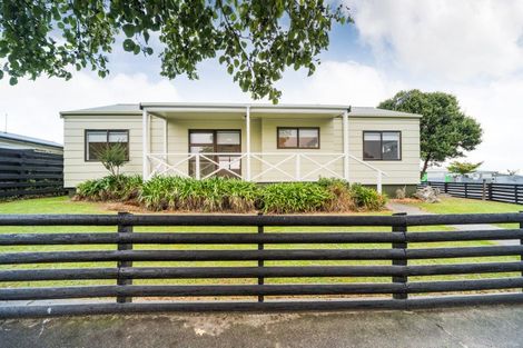 Photo of property in 2 Peter Hall Drive, Kelvin Grove, Palmerston North, 4414