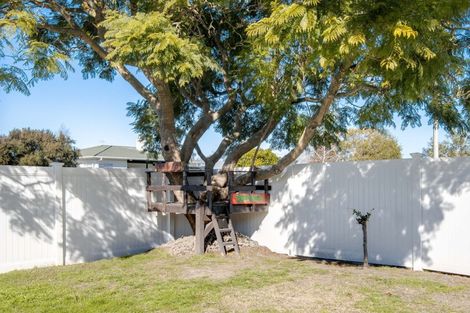 Photo of property in 11 Hammond Road, Taradale, Napier, 4112