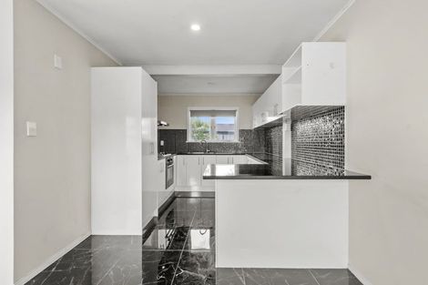 Photo of property in 2/8 Winspear Place, Manukau, Auckland, 2025
