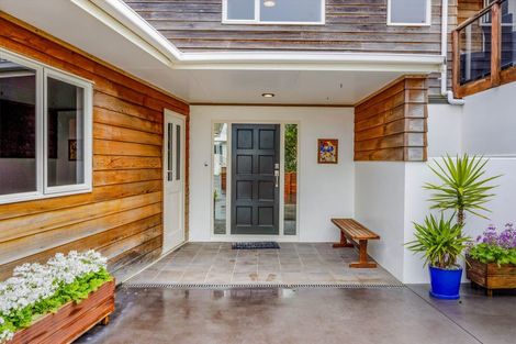 Photo of property in 21 Longview Drive, Merrilands, New Plymouth, 4312